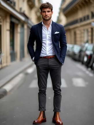 Какие ботинки челси носить с темно-синим пиджаком мужчине