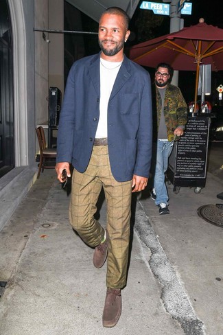 Какие ботинки дезерты носить с темно-синим пиджаком