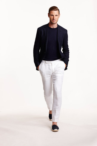 Какие эспадрильи носить с темно-синим пиджаком мужчине