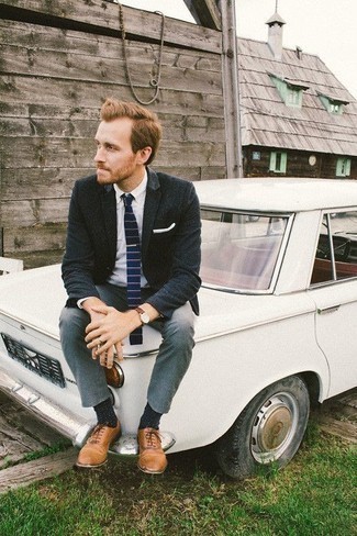 Как носить темно-синий пиджак с серыми брюками чинос