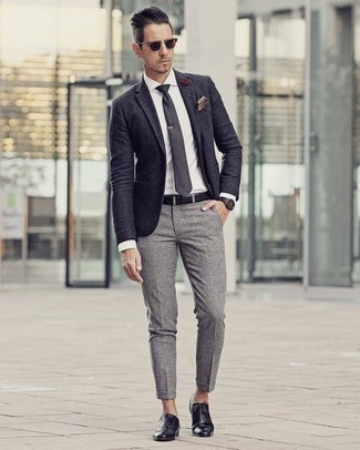 Как носить темно-синий пиджак с серыми брюками чинос