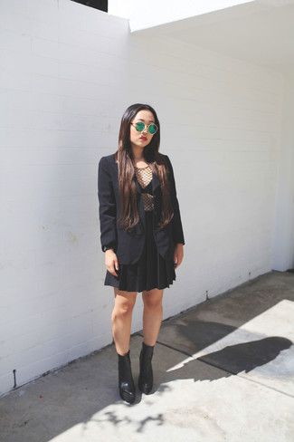 Какие мини-юбки носить с темно-синим пиджаком