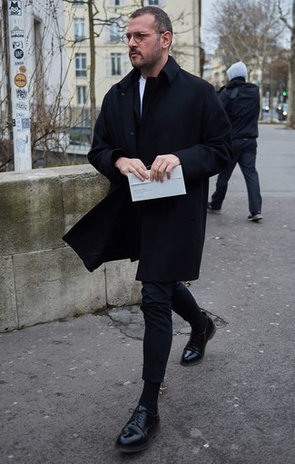 Какие дождевики носить с темно-синим пиджаком мужчине