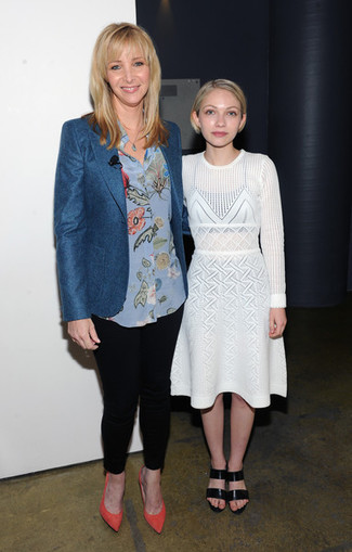 Какие узкие брюки носить с темно-синим пиджаком