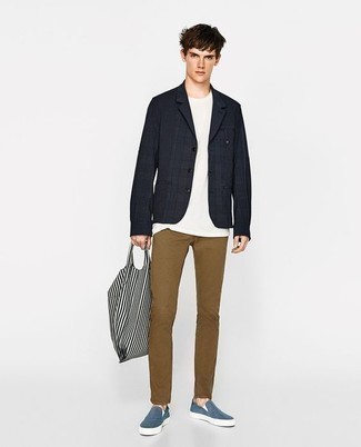 Какие слипоны носить с темно-синим пиджаком мужчине