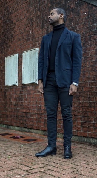 Какие водолазки носить с темно-синим пиджаком мужчине