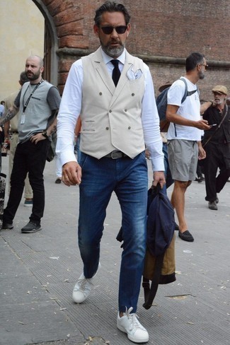 Какие жилеты носить с темно-синим пиджаком