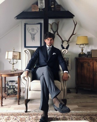 Какие жилеты носить с темно-синим пиджаком