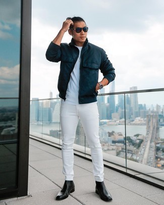 Какие ботинки челси носить с темно-синим бомбером мужчине