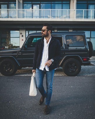 Какие ботинки челси носить с темно-синим бомбером мужчине