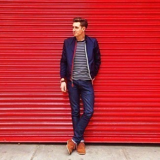 С чем носить темно-синий бомбер мужчине