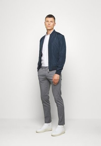 С чем носить темно-синий бомбер мужчине