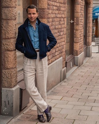 С чем носить темно-синий бомбер мужчине