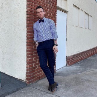 С чем носить темно-синий галстук-бабочку мужчине