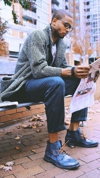 Какие брюки чинос носить с темно-синими брогами