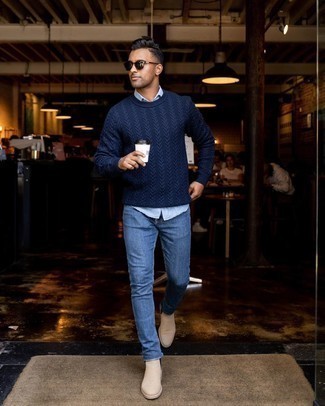 Какие ботинки челси носить с темно-синим вязаным свитером мужчине