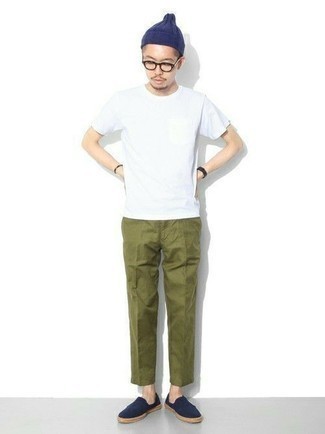 С чем носить темно-синие эспадрильи из плотной ткани мужчине