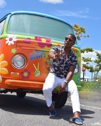 С чем носить темно-синие эспадрильи из плотной ткани мужчине