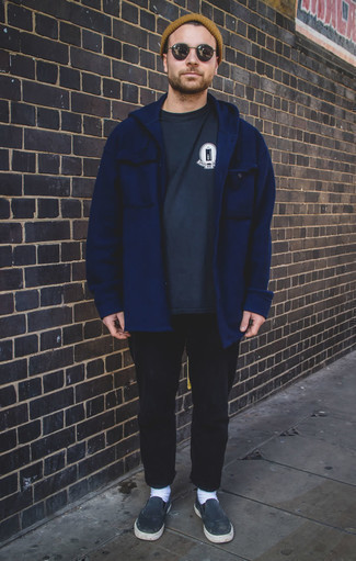 С чем носить темно-синие слипоны из плотной ткани мужчине