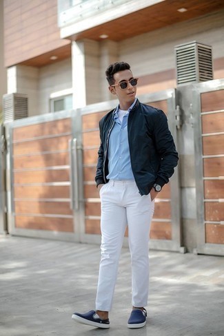 С чем носить темно-синие слипоны из плотной ткани мужчине