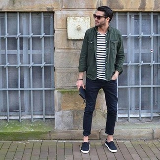 С чем носить темно-синие слипоны из плотной ткани мужчине