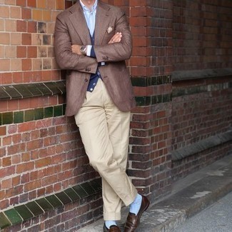 Как носить темно-синий кардиган с коричневым пиджаком мужчине