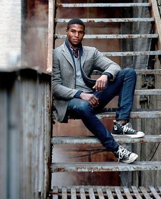 Как носить темно-синий кардиган с серым пиджаком мужчине