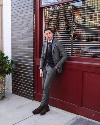 Как носить темно-синий кардиган с серым шерстяным костюмом