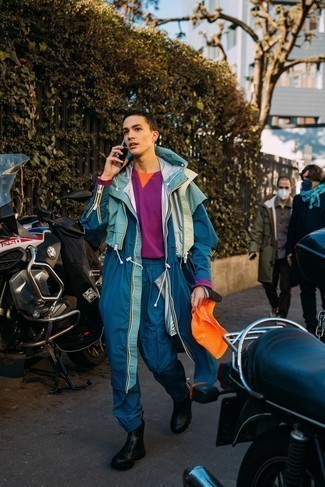 Какие дождевики носить с темно-синими брюками карго