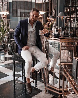 Как носить темно-синий пиджак в клетку с темно-коричневыми кожаными монками