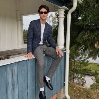 С чем носить темно-синий пиджак в клетку мужчине