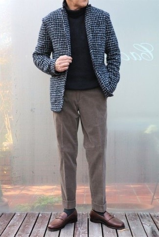 С чем носить темно-синий пиджак в клетку мужчине