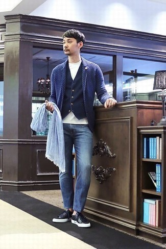 С чем носить темно-синий пиджак в клетку мужчине