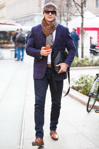Как носить темно-синий пиджак в клетку с темно-синими брюками чинос
