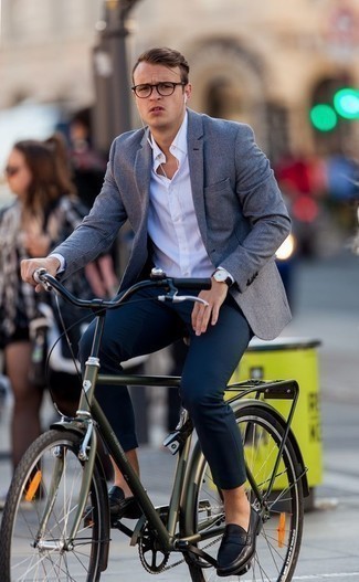 Как носить темно-синий пиджак в клетку с темно-синими брюками чинос