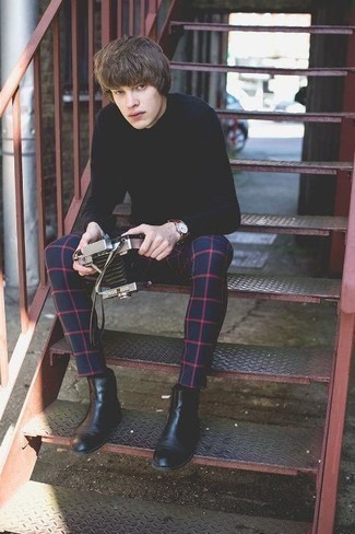 С чем носить темно-синие брюки чинос в клетку