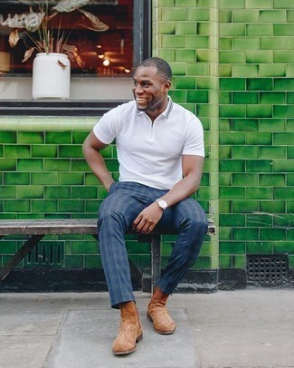 С чем носить темно-синие брюки чинос в клетку