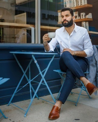 С чем носить темно-синие брюки чинос в клетку