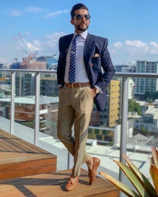 С чем носить темно-синий двубортный пиджак в клетку мужчине