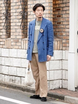 С чем носить темно-синий двубортный пиджак в клетку мужчине