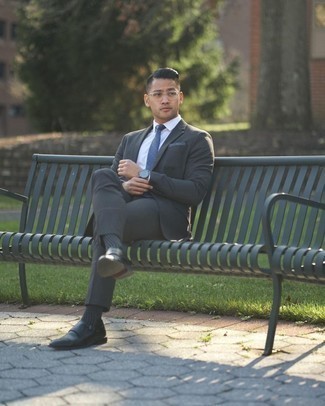 С чем носить темно-синий нагрудный платок в клетку