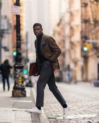 С чем носить темно-синий нагрудный платок в клетку