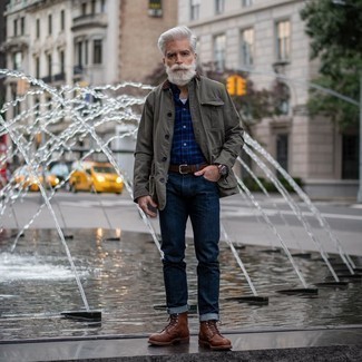 С чем носить темно-синюю рубашку в клетку мужчине