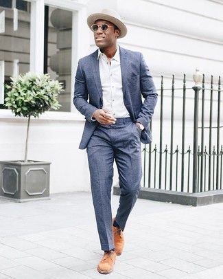 С чем носить темно-синий костюм в клетку