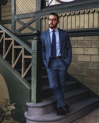 С чем носить темно-синий костюм в клетку