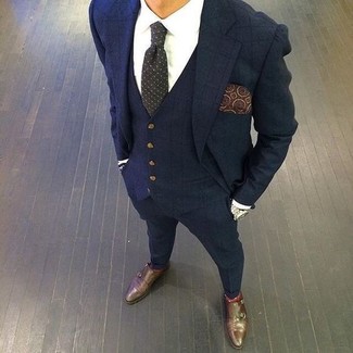 С чем носить темно-синий костюм-тройку в клетку