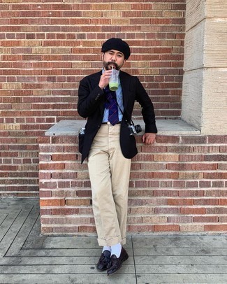 С чем носить темно-синий галстук в клетку мужчине