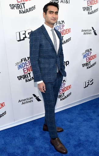 С чем носить темно-синий шерстяной костюм в клетку