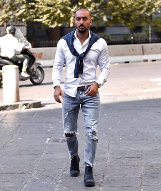 Какие джинсы носить с темно-синими ботинками челси мужчине