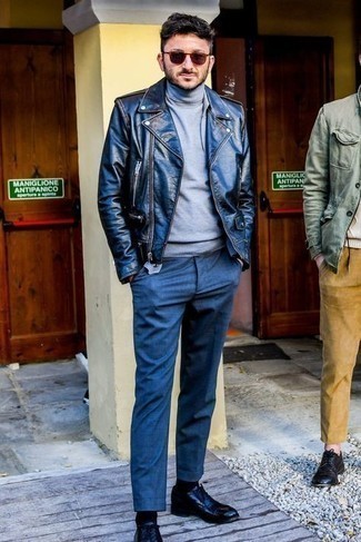 Какие косухи носить с темно-синими брюками чинос